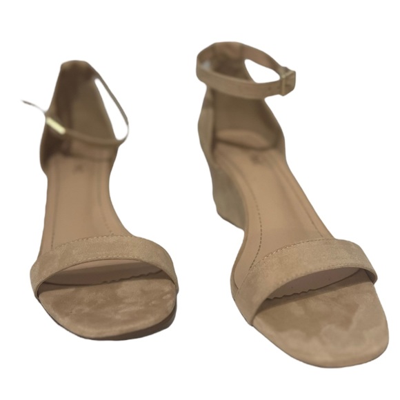 DREAM PAIRS Women's Nude Ankle Strap Low Wedge Sandals Size 7.5 - Picture 2 of 10